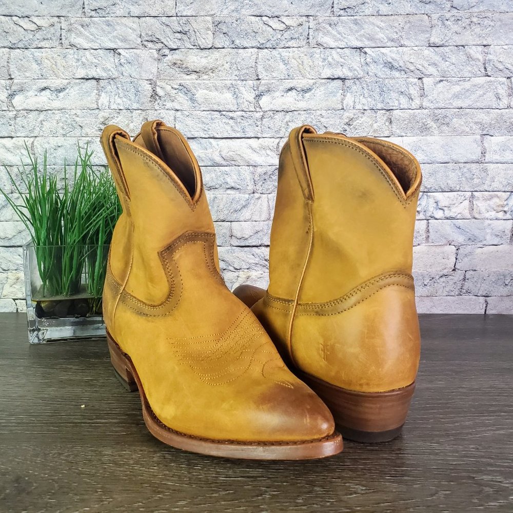 H.P.🎉 New FRYE Billy Short Distressed Ankle boots